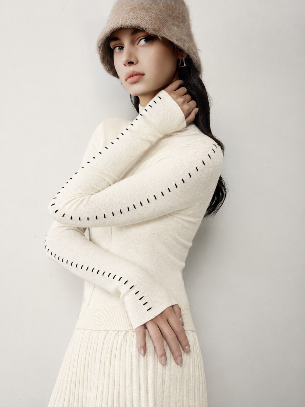 Commense Contrast Trim Pullover Sweater